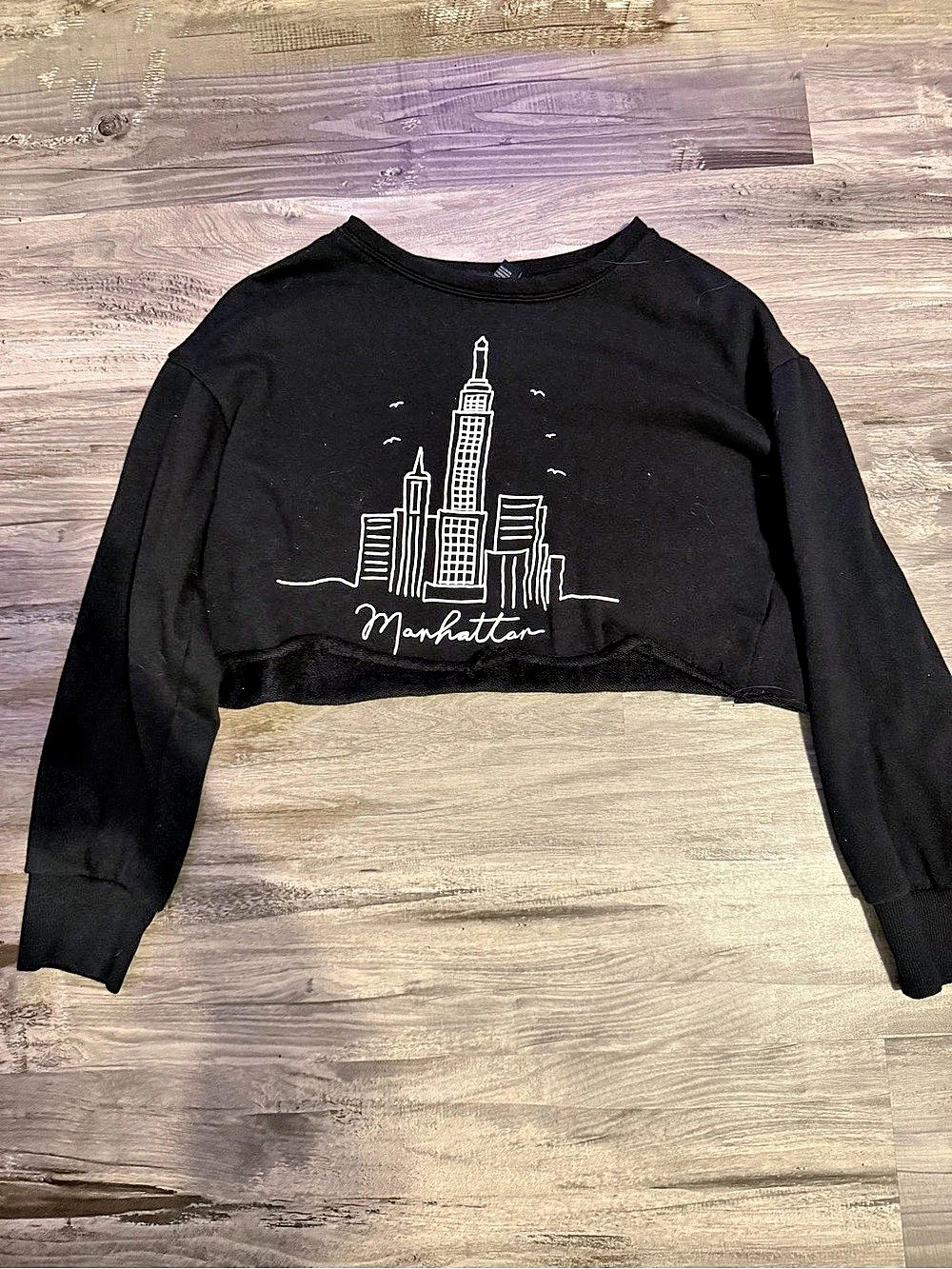 Forever 21 Cropped Graphic Sweatshirt in Black Size Small